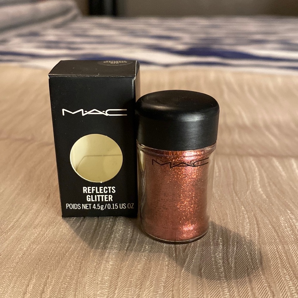 MAC “Reflects Blackened Red” Reflects Glitter
